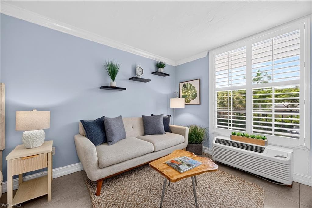 2555 9th St #204, Naples, photo 2
