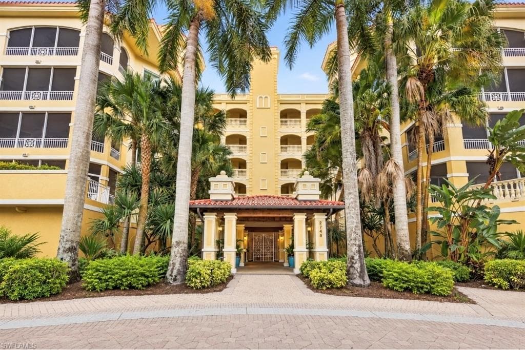 2748 Tiburon Blvd #106, Naples