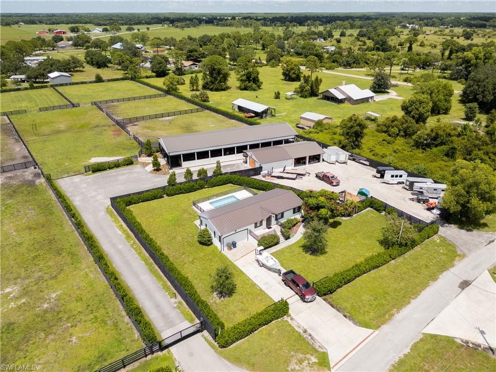 21531 N River Rd, Alva, photo 2