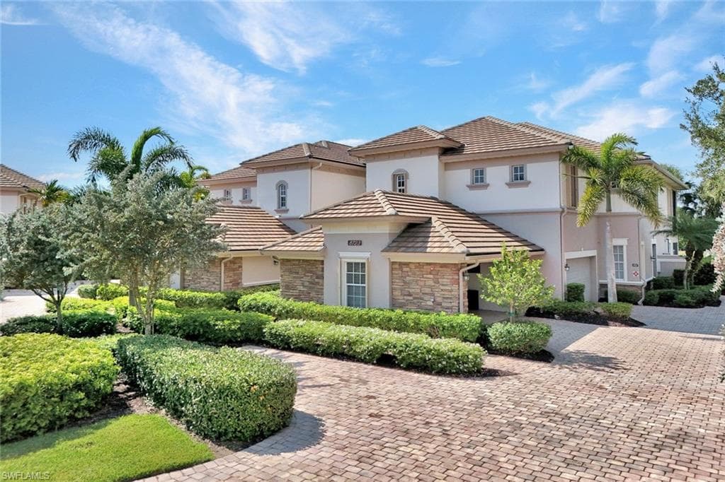 8723 Coastline Ct #202, Naples