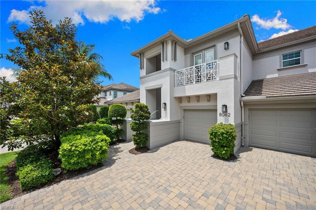 8062 Signature Club Cir #201, Naples