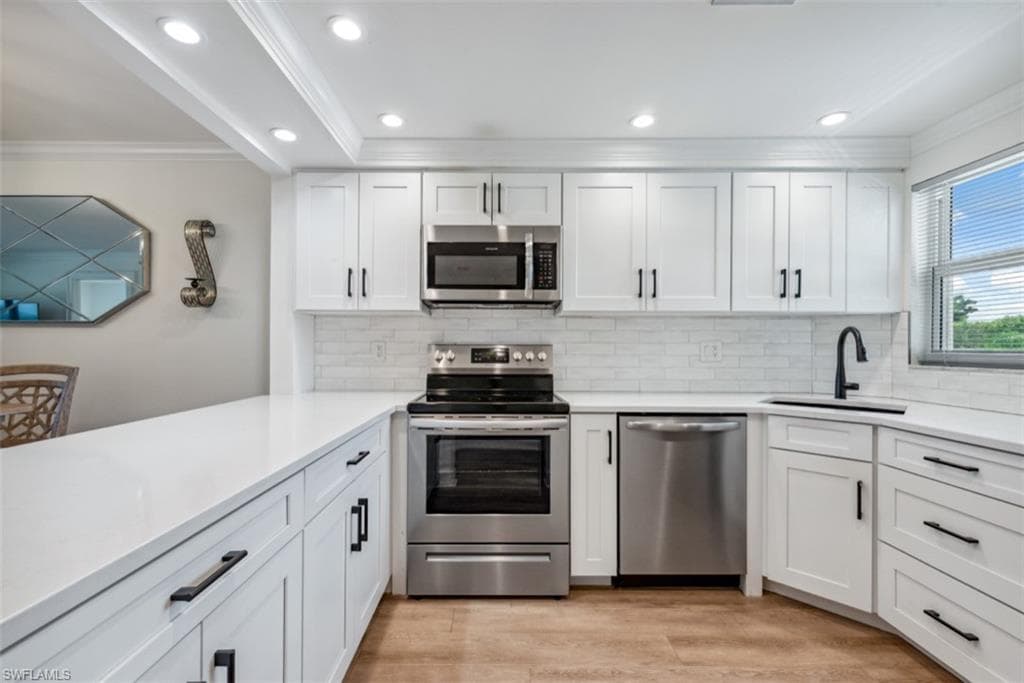 37 High Point Cir #208, Naples, photo 2