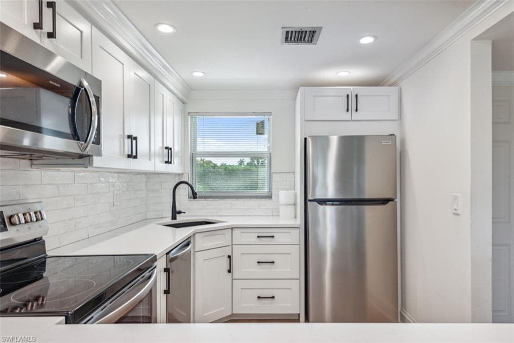 37 High Point Cir #208, Naples, photo 3