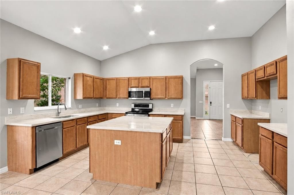 2022 Fairmont Ln, Naples, photo 3
