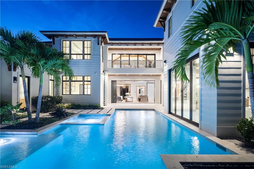 774 Golf Dr, Naples