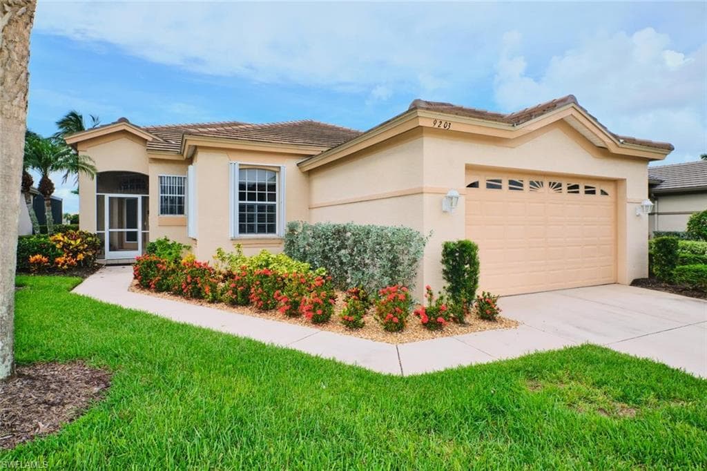 9203 Willowcrest Ct, Fort Myers