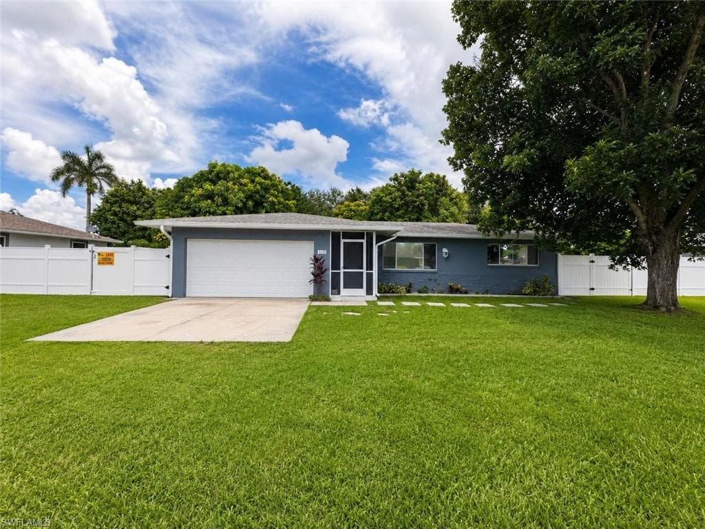 2124 41st Ter, Naples