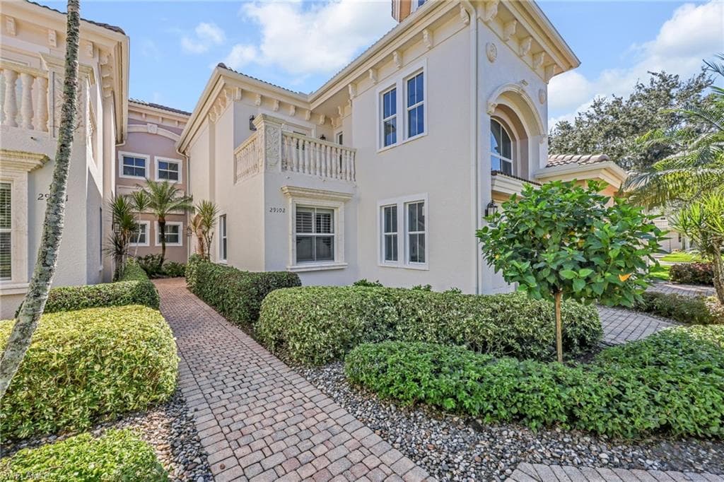 545 Avellino Isles Cir #29102, Naples