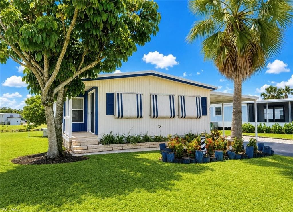 817 Cape Haze Ln, Naples