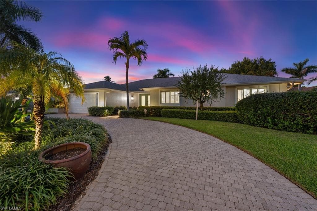 675 Harbour Dr, Naples
