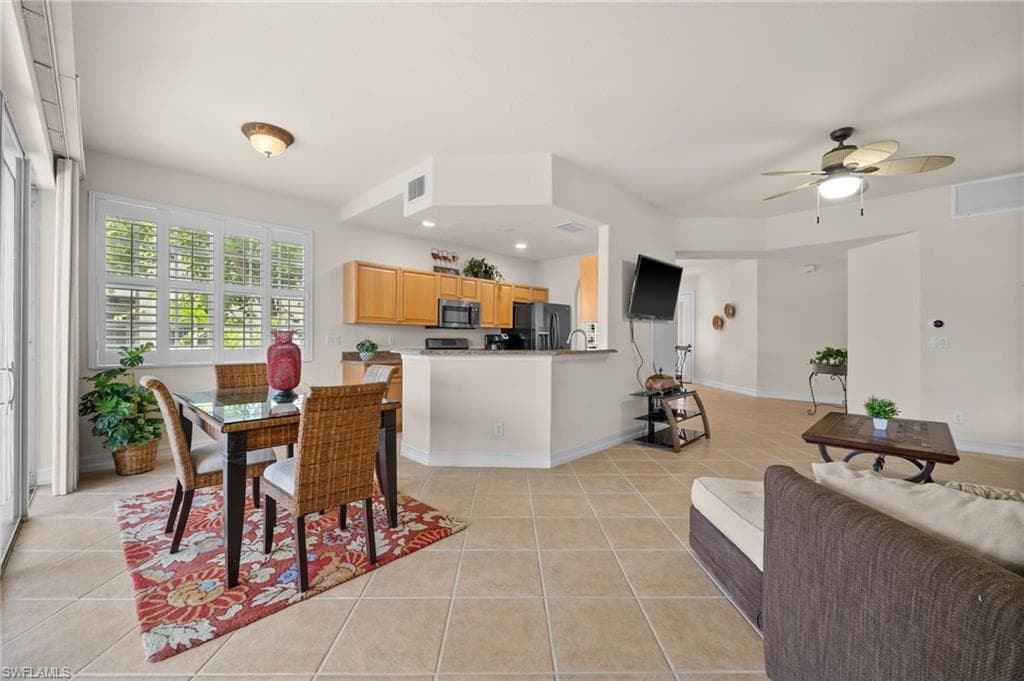 5626 Cape Harbour Dr #102, Cape Coral, photo 3