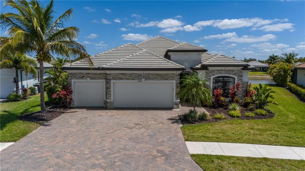 2067 Antigua Ln, Naples, photo 2