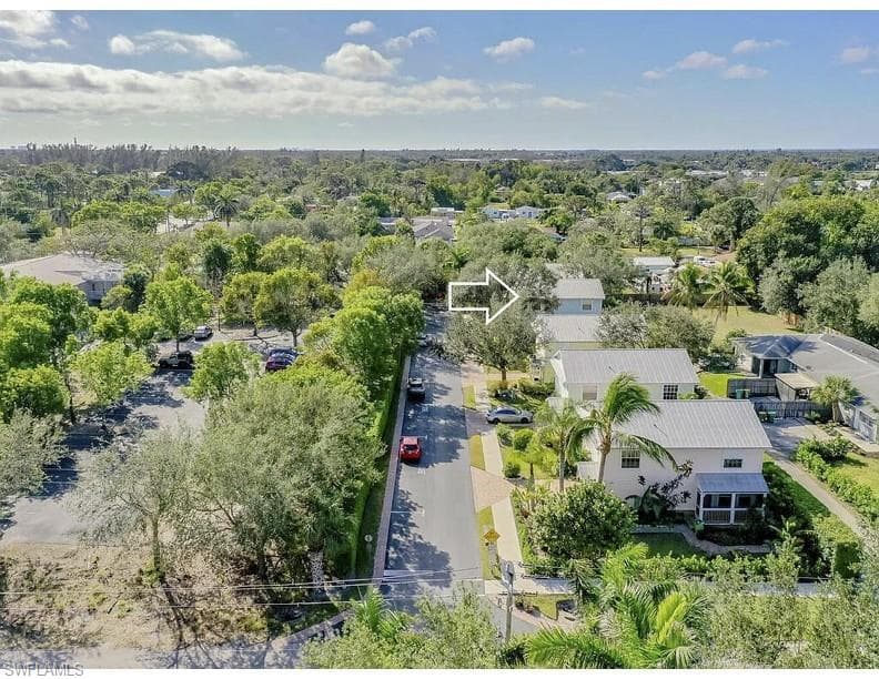 2810 Lakeview Dr, Naples, photo 2