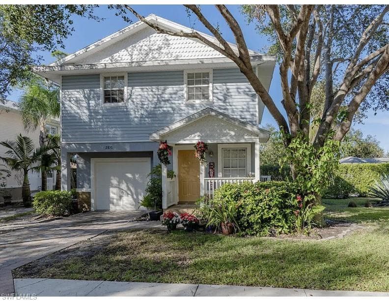 2810 Lakeview Dr, Naples