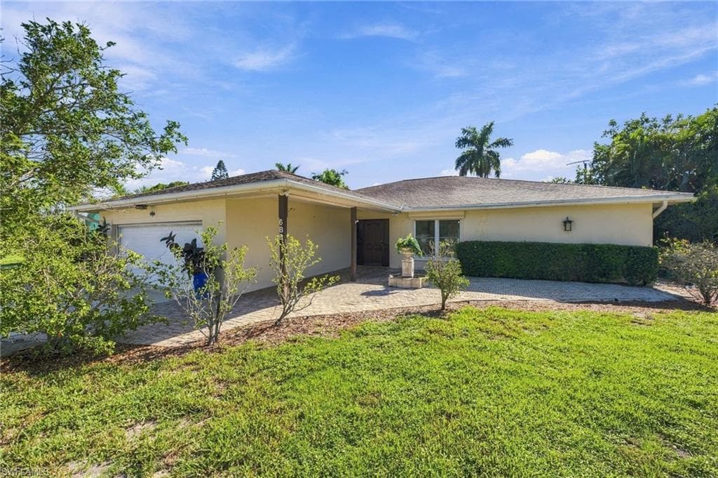 688 Valley Dr, Bonita Springs, photo 2