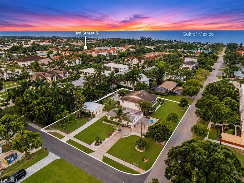 560 9th Ave, Naples