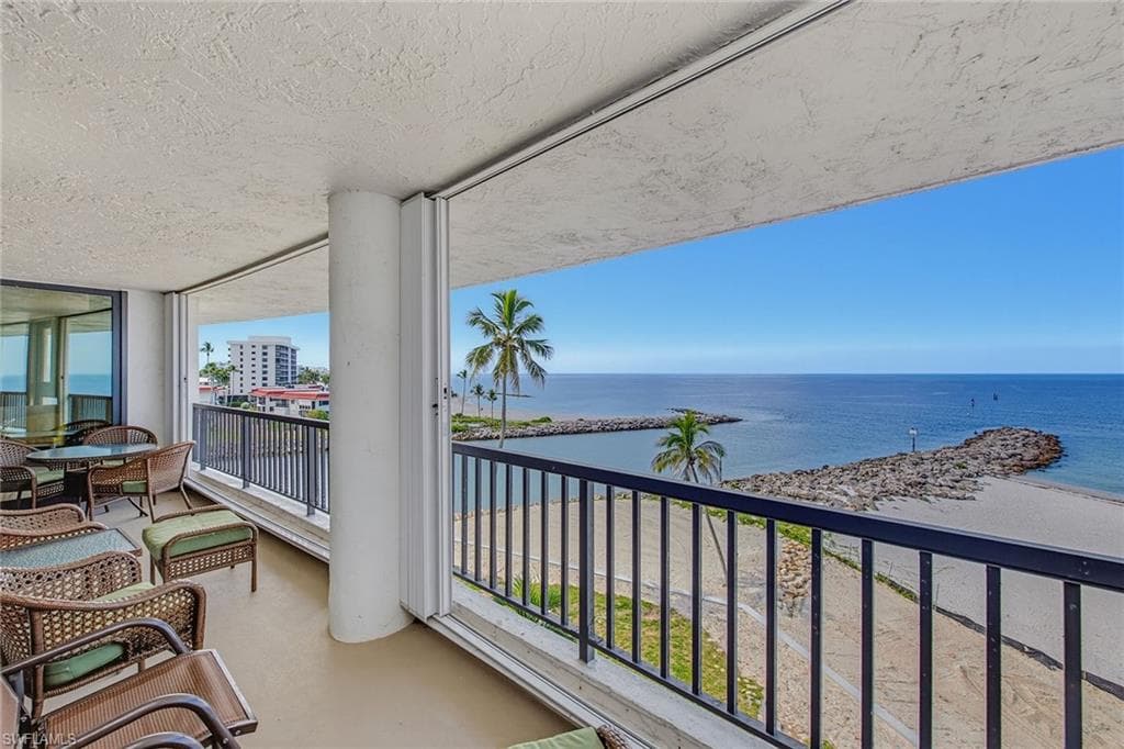 2348 Gulf Shore Blvd #506, Naples