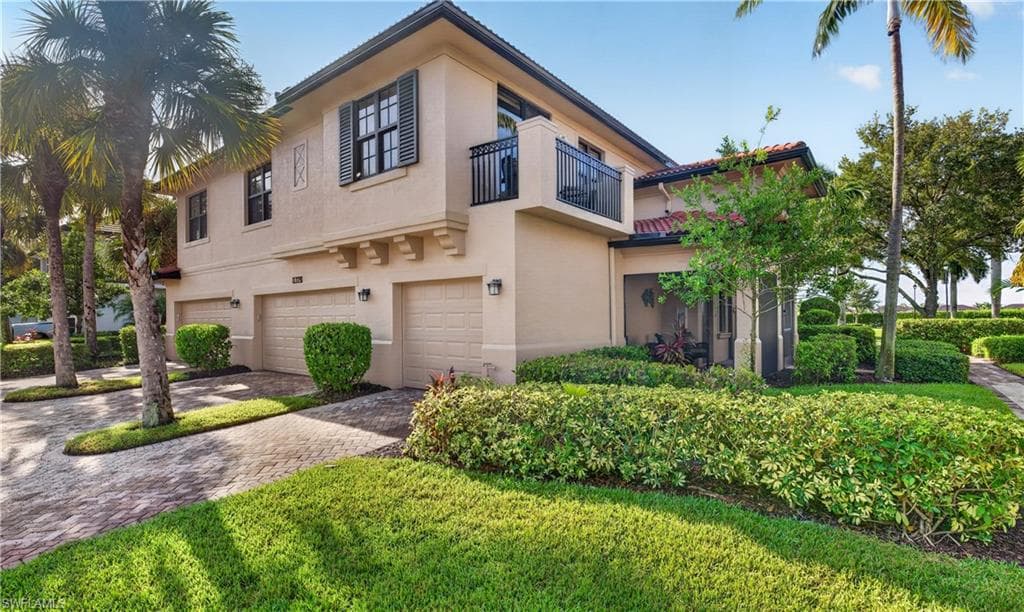 1379 Artesia Dr #601, Naples