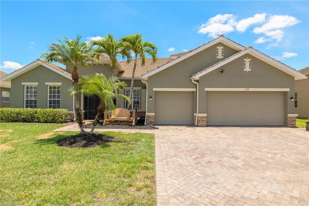 2115 Grove Dr, Naples