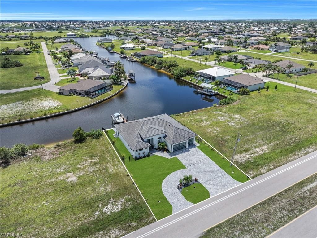 3224 Yucatan Pkwy, Cape Coral, photo 3