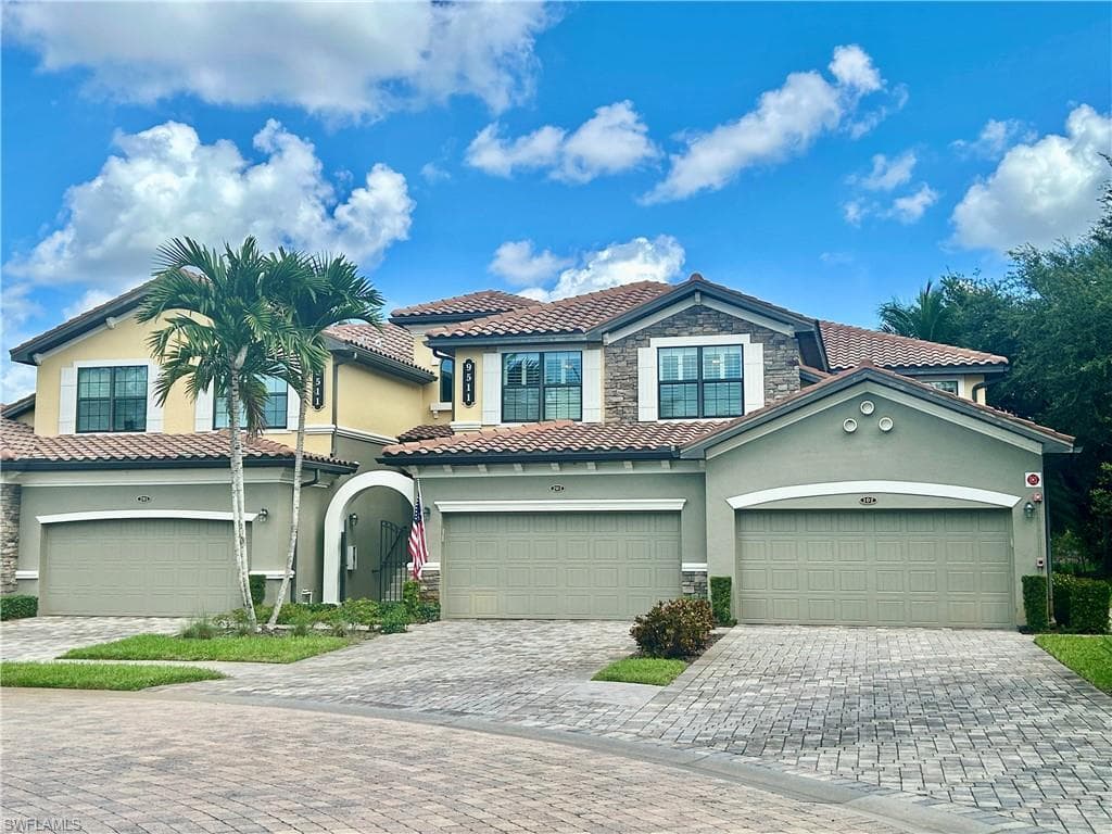 9511 Napoli Ln #202, Naples