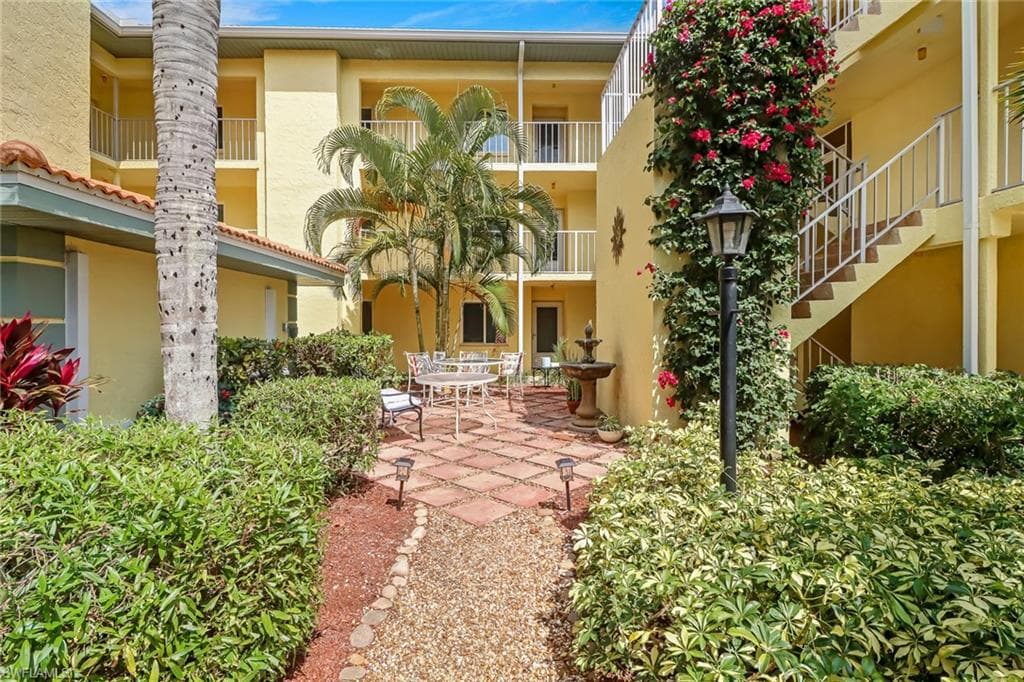 1001 Foxfire Ln #109, Naples, photo 2