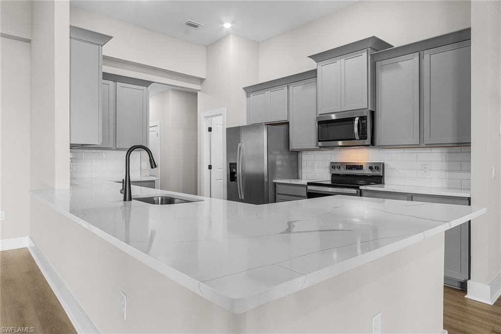 1114 19th Ln, Cape Coral, photo 2