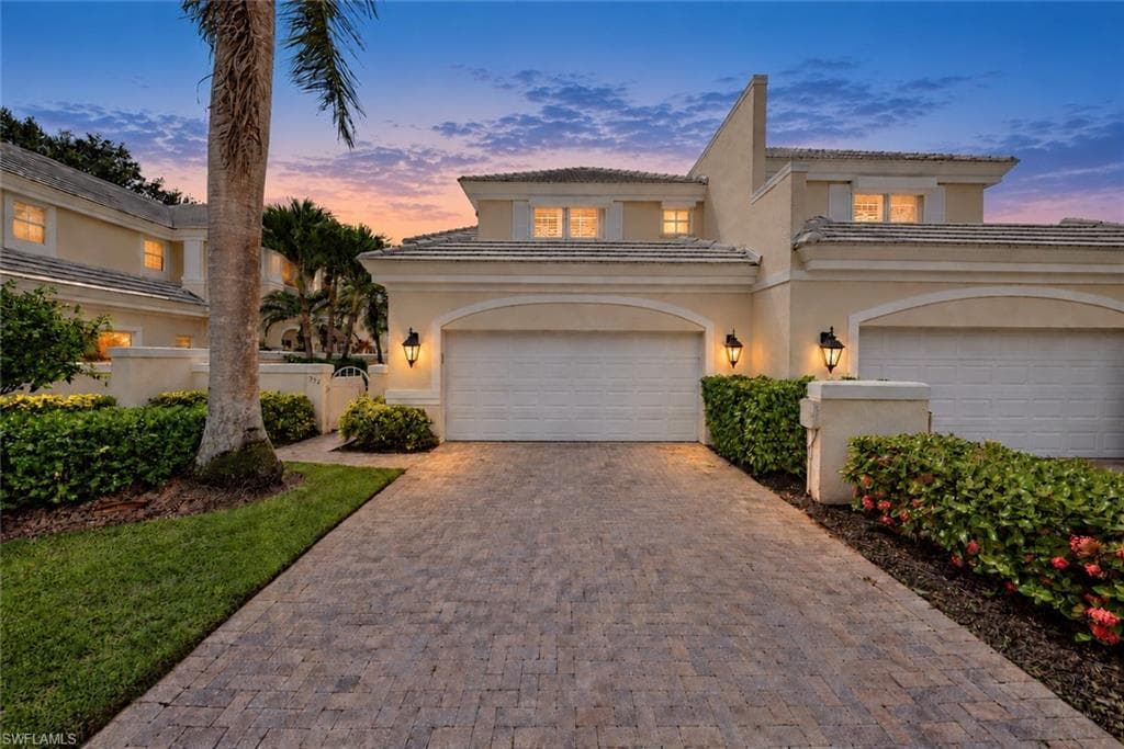 392 Carlton Pl #3, Naples
