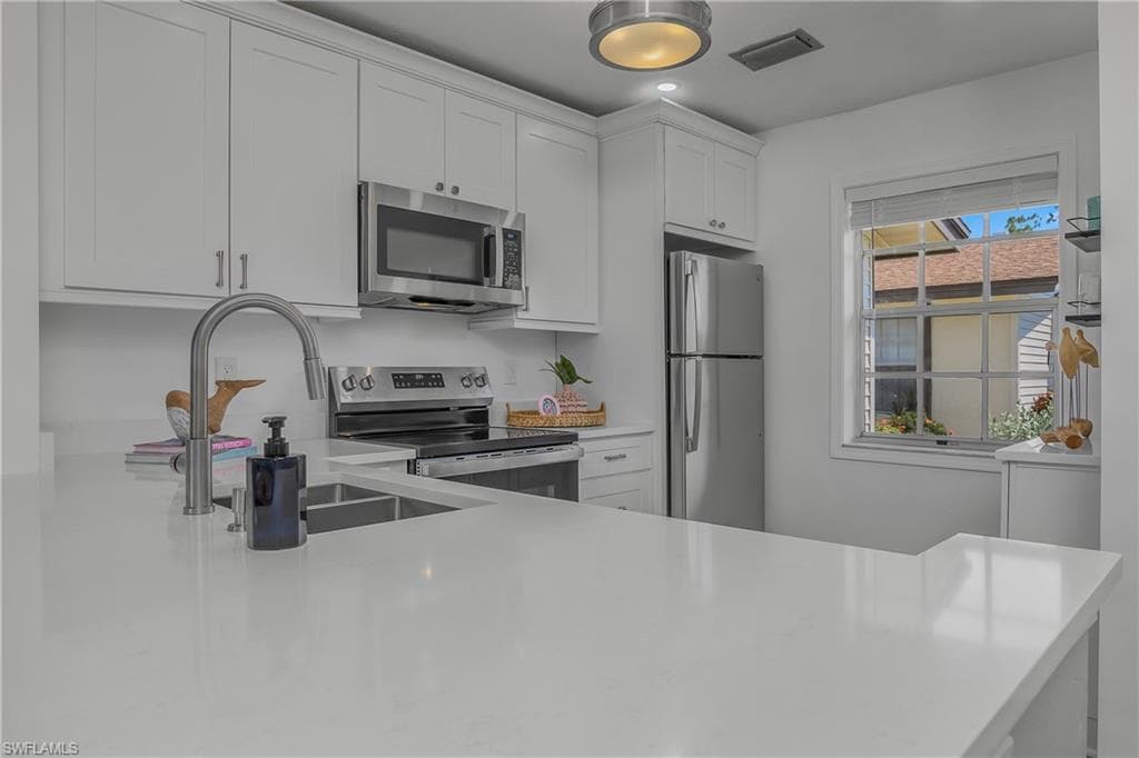 1071 Pine Isle Ln #1071, Naples