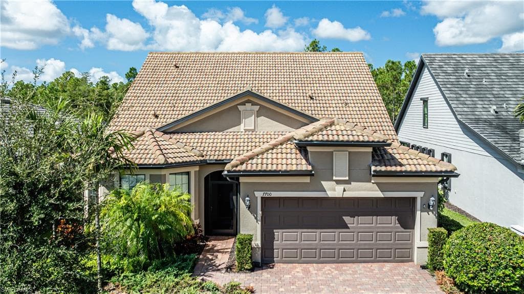 7700 Winding Cypress Dr, Naples, photo 2