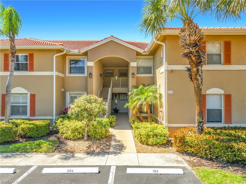 6930 Huntington Lakes Cir #104, Naples