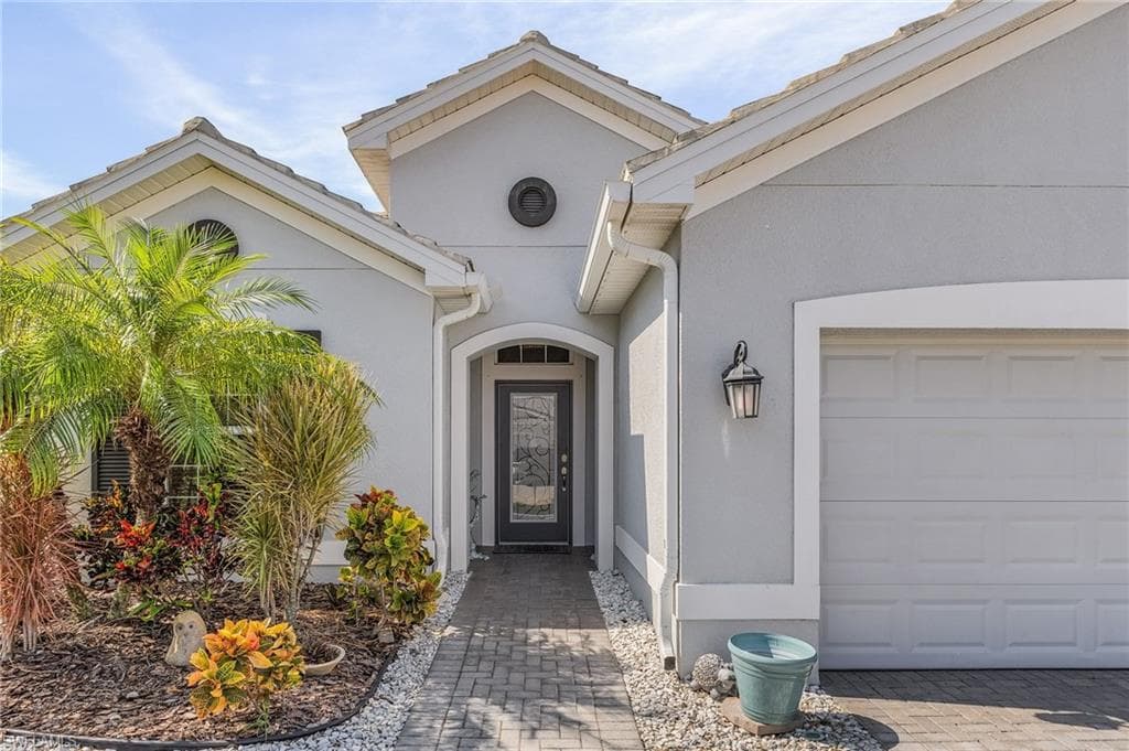 2736 Lambay Ct, Cape Coral, photo 2