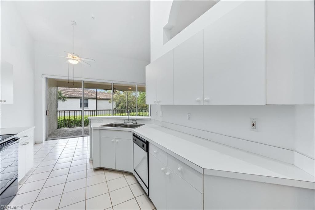7768 Gardner Dr #202, Naples
