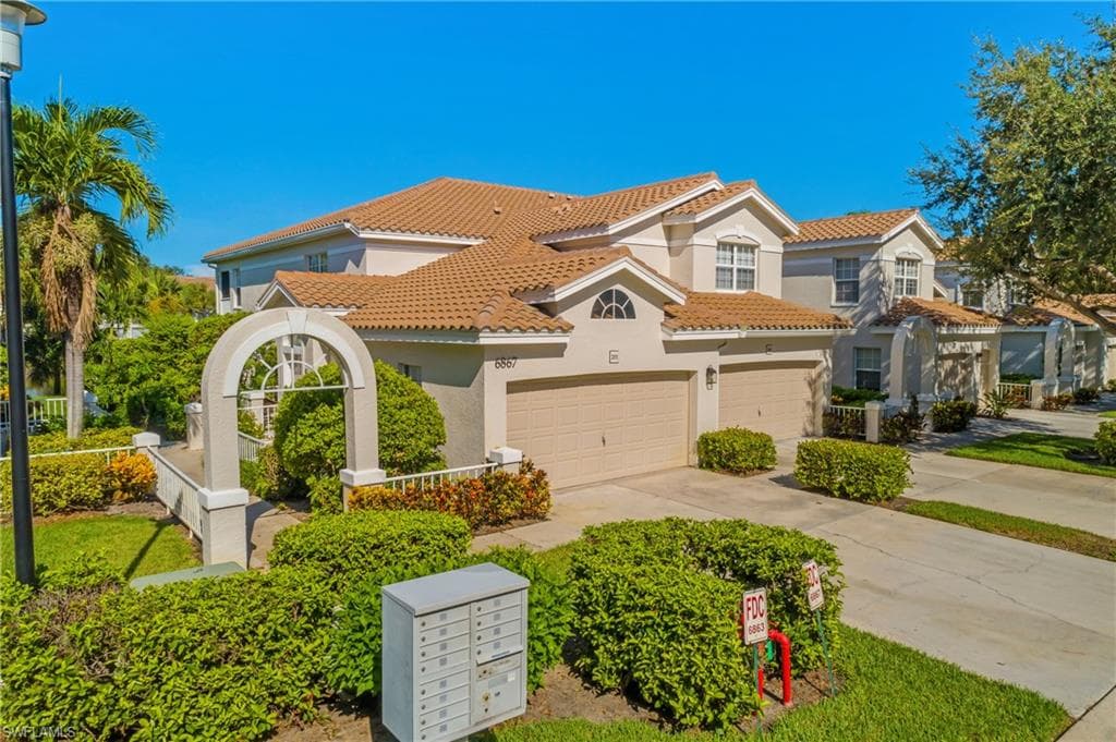 6867 Satinleaf Rd #201, Naples