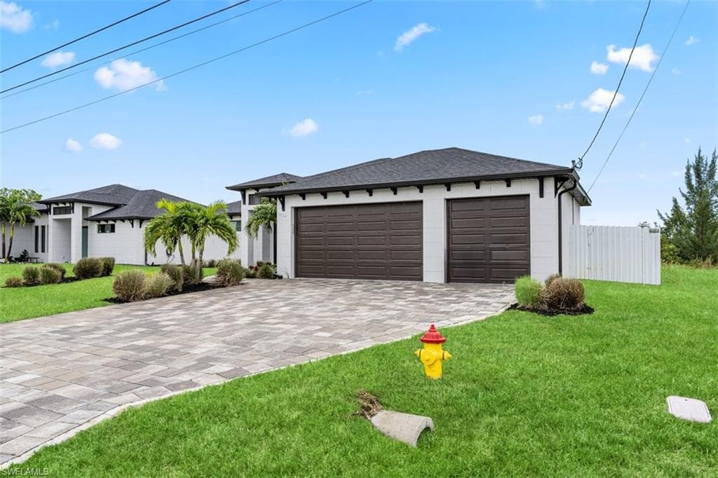 1124 4th Ln, Cape Coral, photo 2