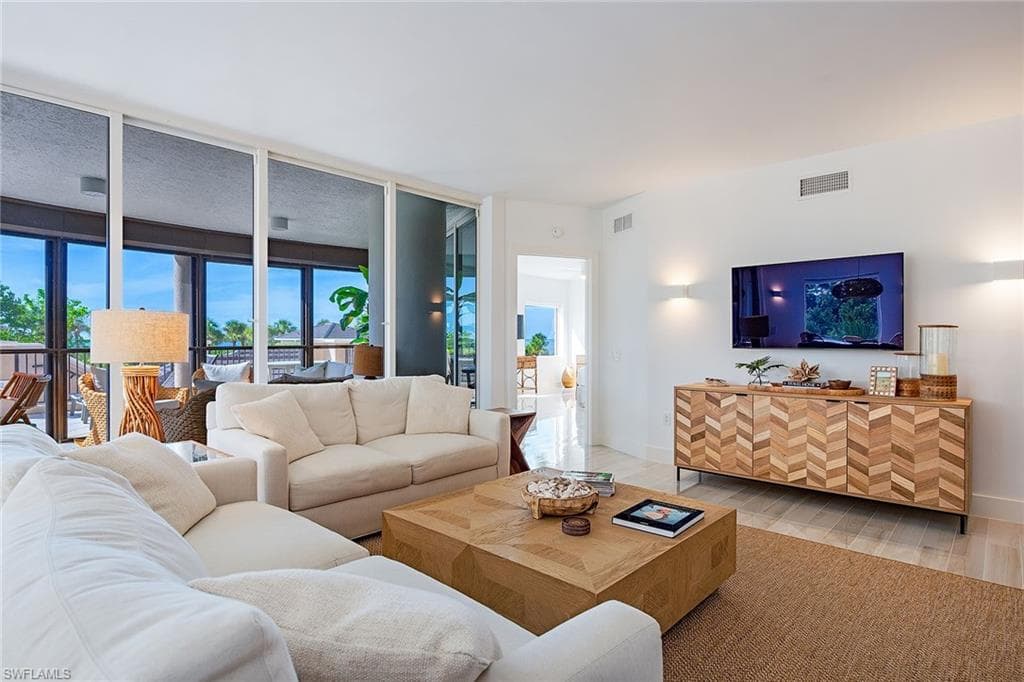 8665 Bay Colony Dr #201, Naples, photo 3