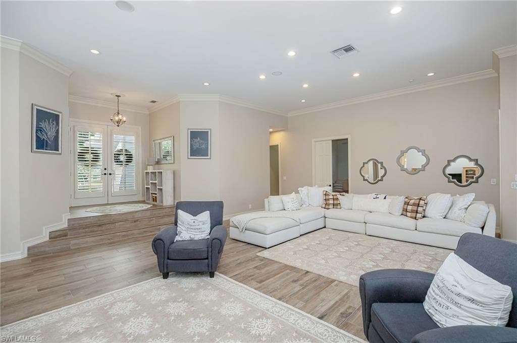 8137 Ronda Ct, Naples, photo 2
