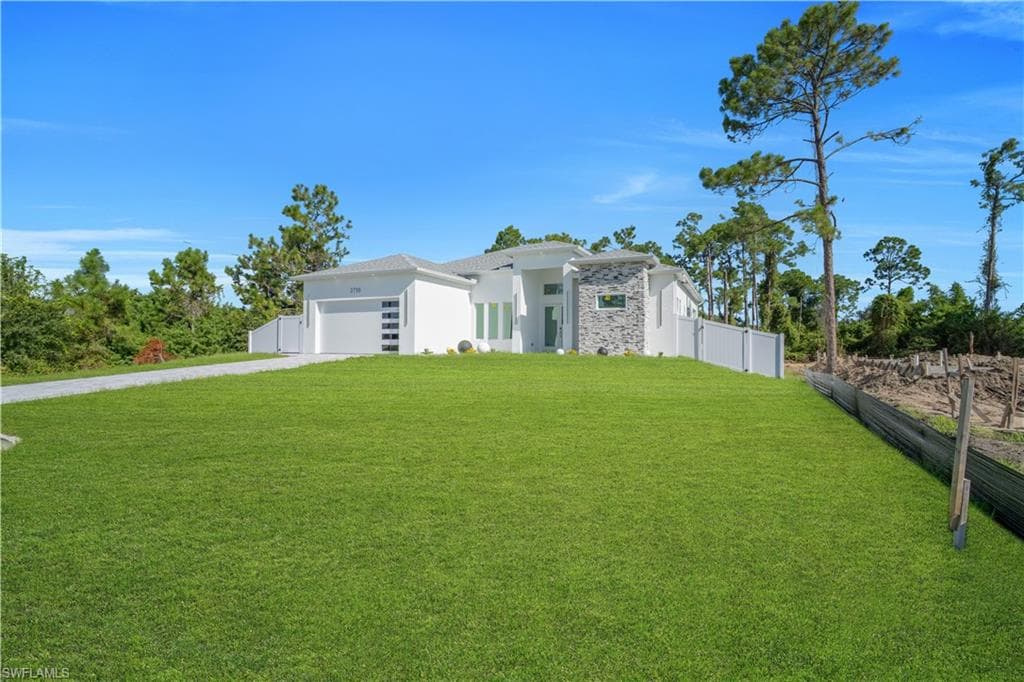 3710 6th St, Lehigh Acres, photo 3