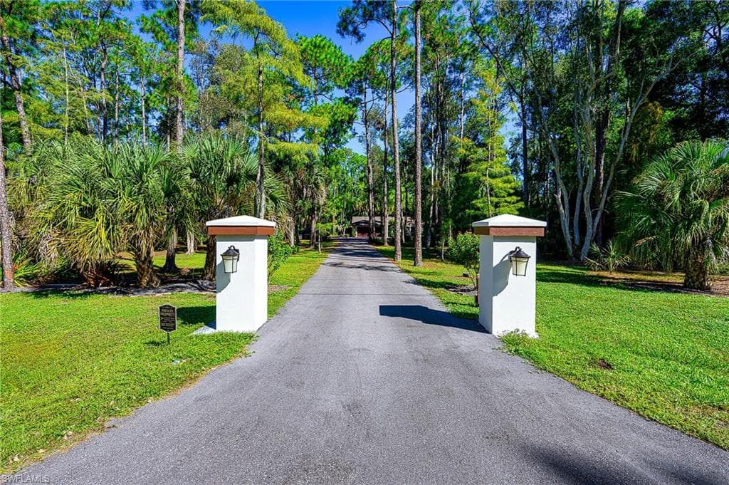 5675 Golden Oaks Ln, Naples, photo 2