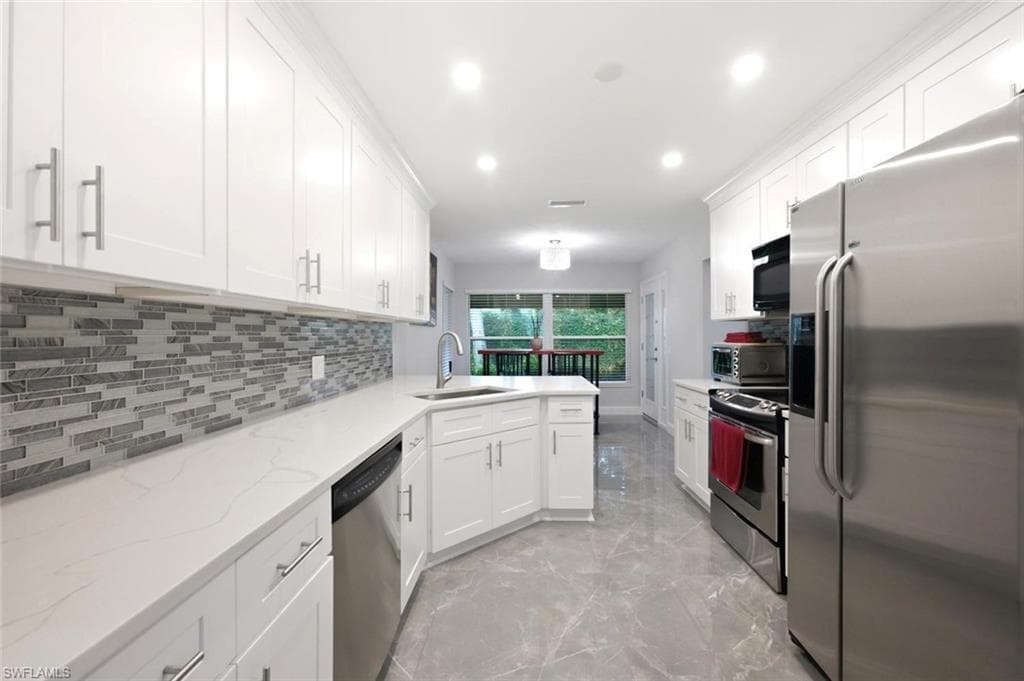 756 Reef Point Cir, Naples