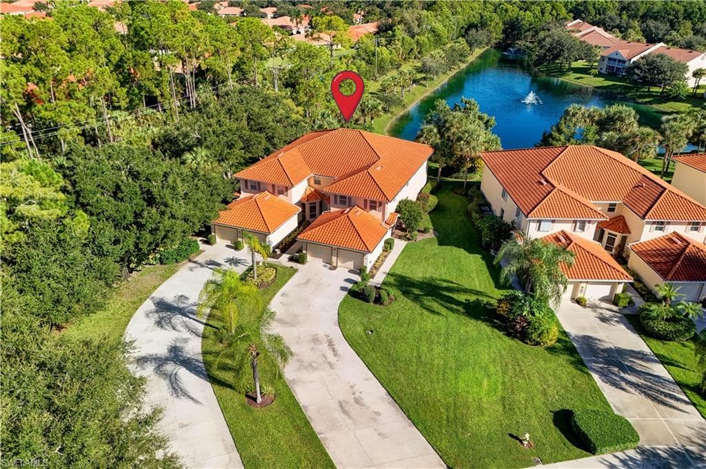 475 Robin Hood Cir #202, Naples