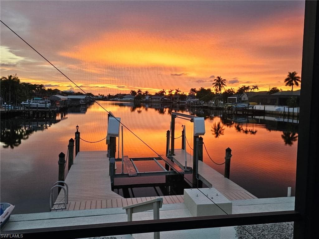 716 32nd Ct, Cape Coral, photo 2