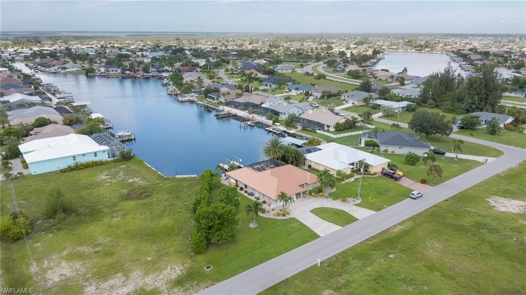 716 32nd Ct, Cape Coral, photo 3