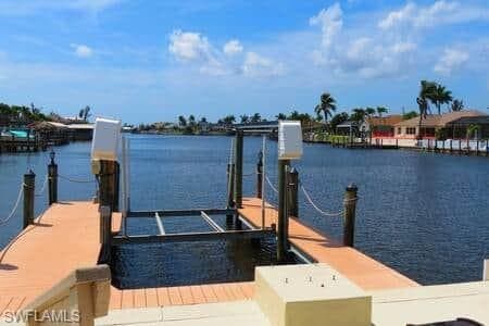 716 32nd Ct, Cape Coral