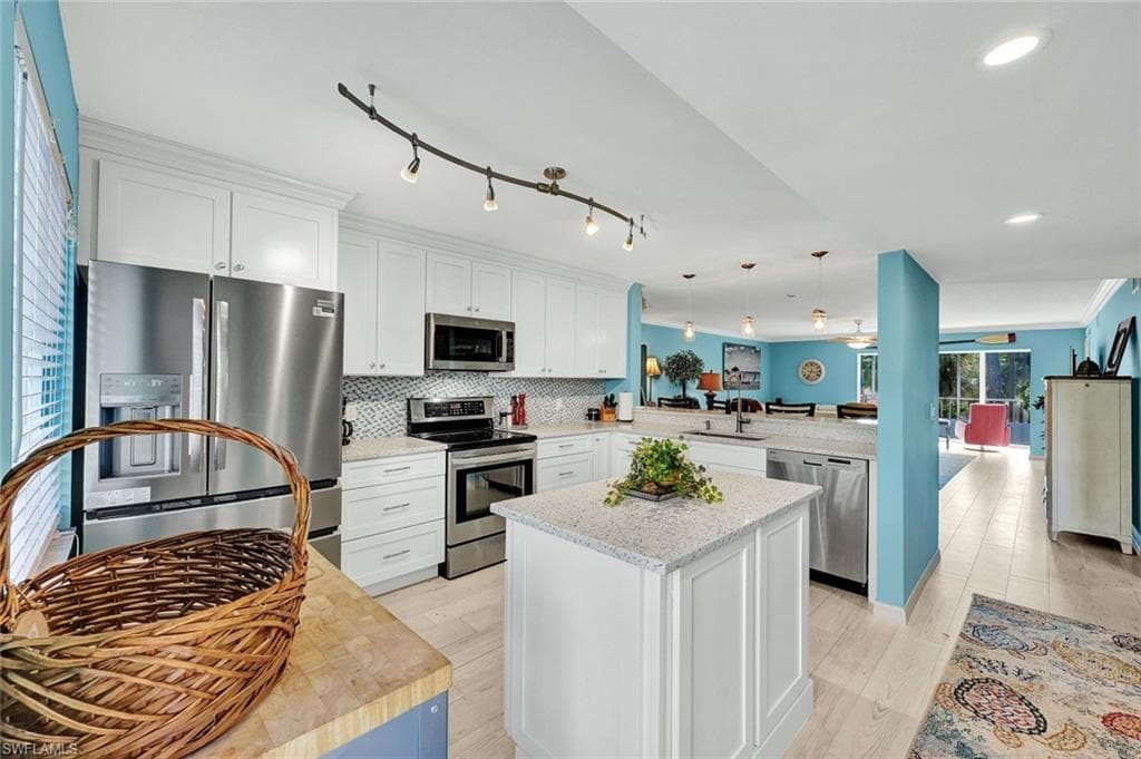 3072 Sandpiper Bay Cir #m204, Naples, photo 2