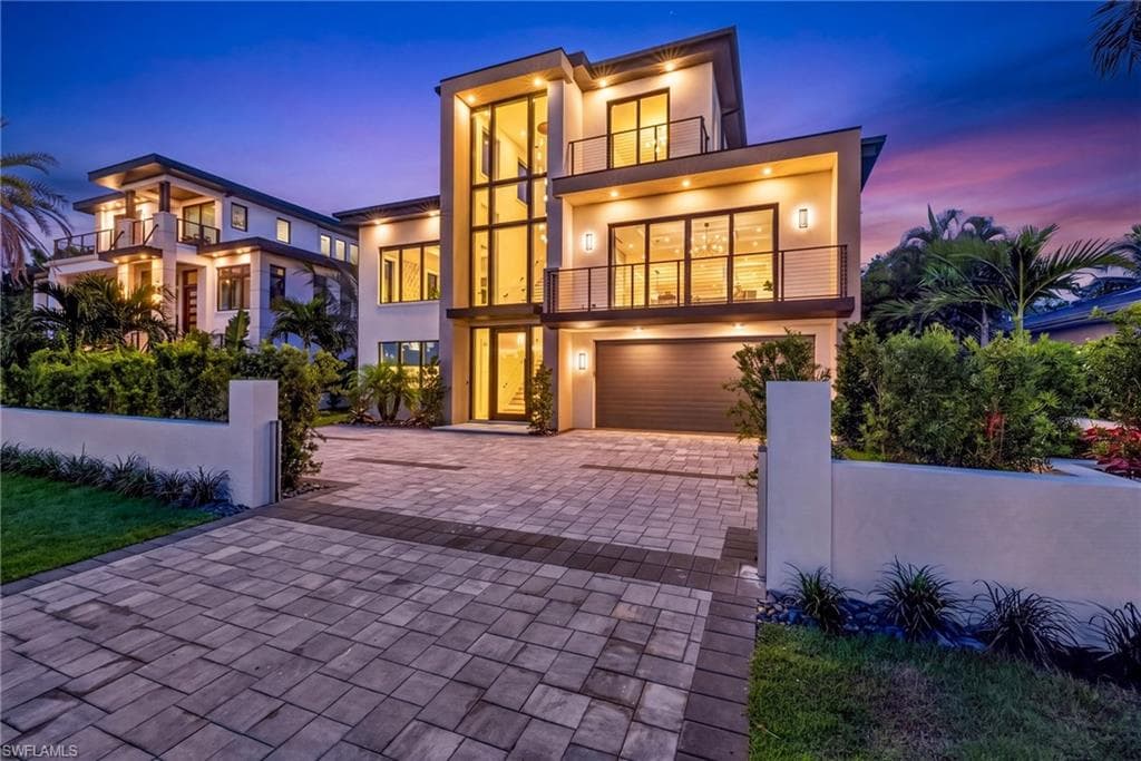 1085 Sandpiper St, Oyster Bay
