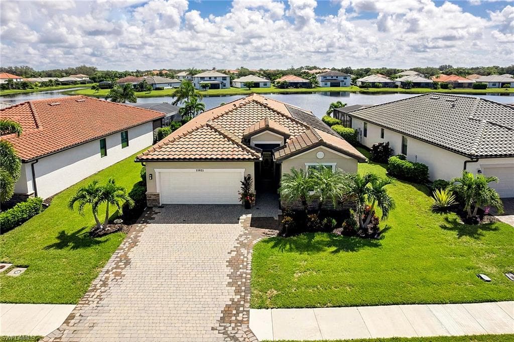11921 Arbor Trace Dr, Fort Myers, photo 2
