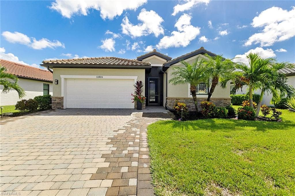 11921 Arbor Trace Dr, Fort Myers, photo 3