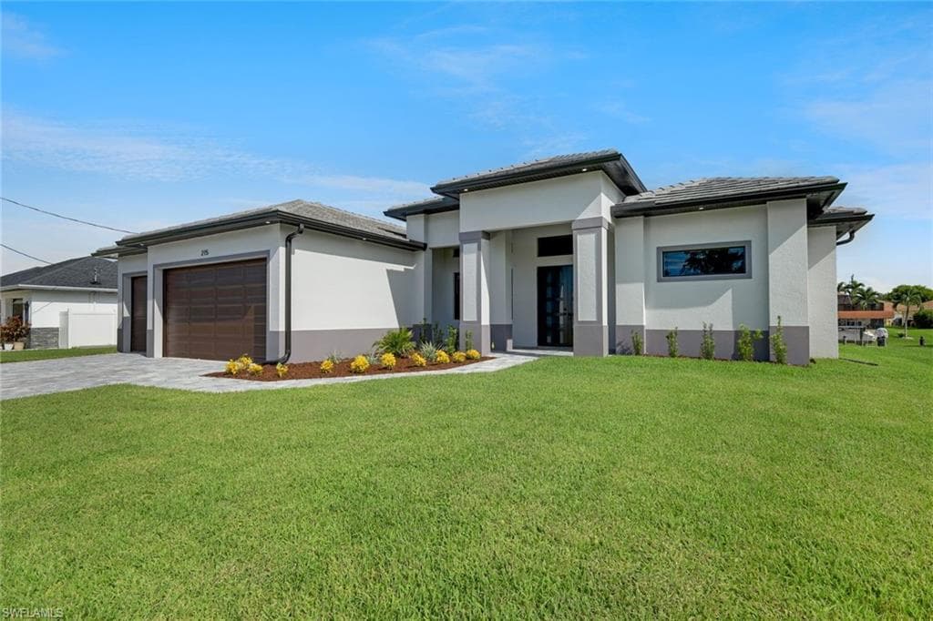 215 37th Ln, Cape Coral