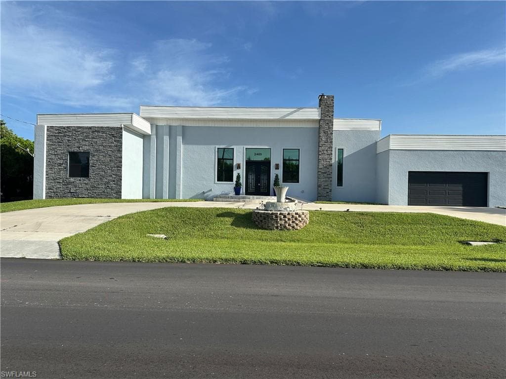 2405 32nd St, Cape Coral